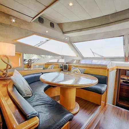 Hebergements Bateaux A Quai 船上ホテル ポルクロール