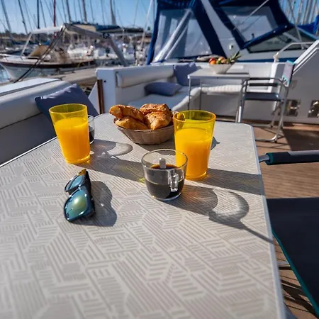 Hebergements Bateaux A Quai 船上ホテル