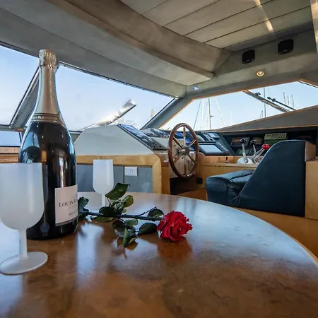 Hebergements Bateaux A Quai 船上ホテル