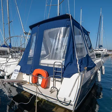 Hebergements Bateaux A Quai * Porquerolles