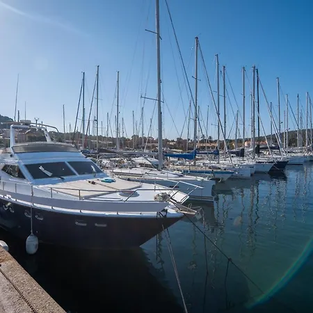 Hebergements Bateaux A Quai Porquerolles