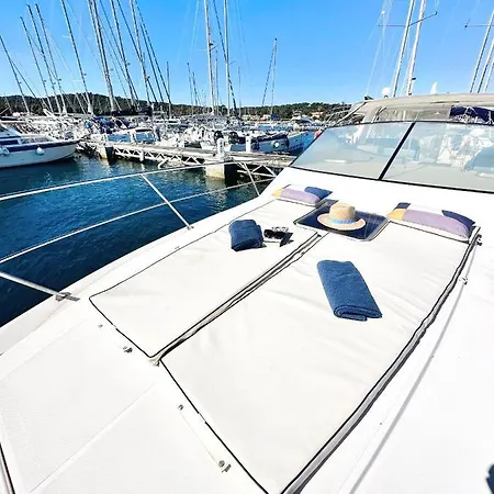 Hebergements Bateaux A Quai Porquerolles