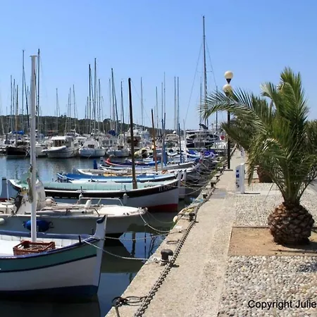 Hebergements Bateaux A Quai Botel Porquerolles