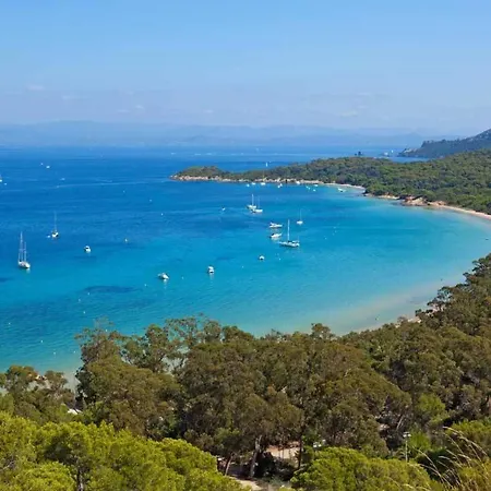 Botel Hebergements Bateaux A Quai Porquerolles