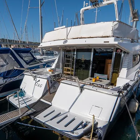 船屋 Hebergements Bateaux A Quai *