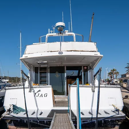 Hebergements Bateaux A Quai * 波克罗勒岛