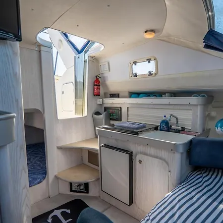 Hebergements Bateaux A Quai 船屋