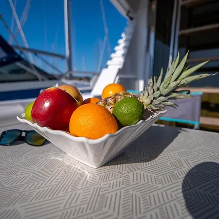 Hebergements Bateaux A Quai