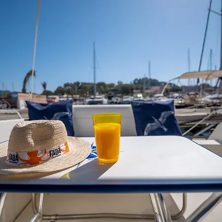 Hebergements Bateaux A Quai 船屋 波克罗勒岛