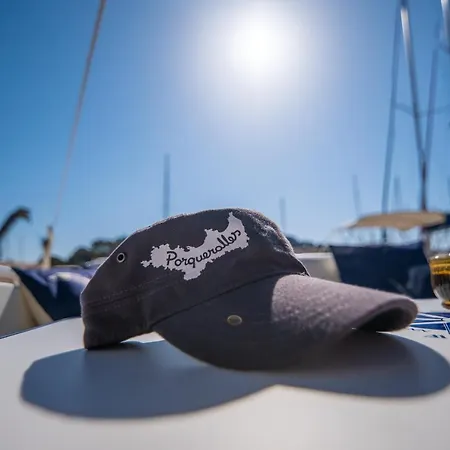 Hebergements Bateaux A Quai 船屋 *