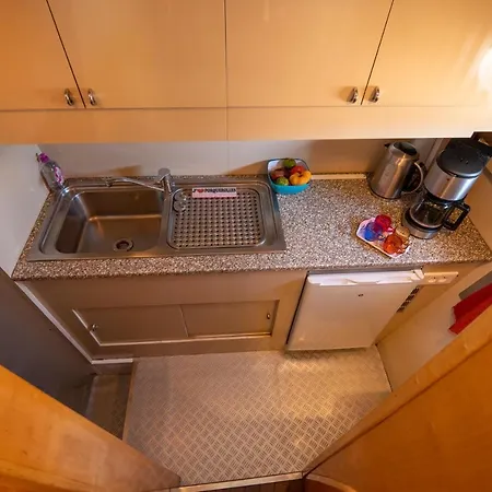 Hebergements Bateaux A Quai 船屋 波克罗勒岛