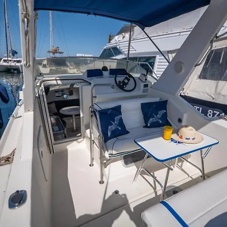 船屋 Hebergements Bateaux A Quai