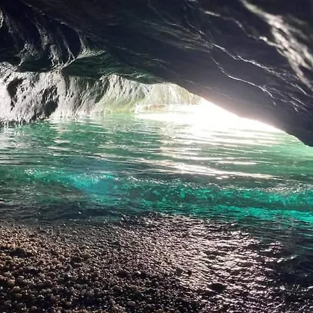Hebergements Bateaux A Quai