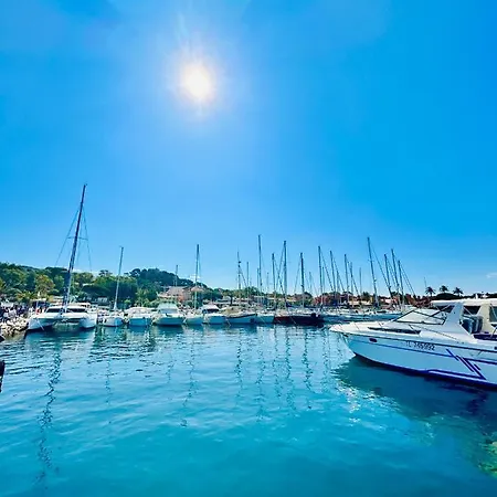 船屋 Hebergements Bateaux A Quai