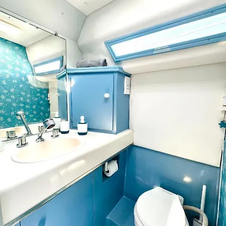 船屋 Hebergements Bateaux A Quai *