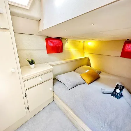 Hebergements Bateaux A Quai 船屋 波克罗勒岛