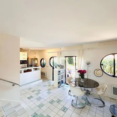 Hebergements Bateaux A Quai 船屋 *