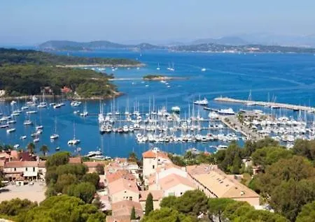 Hebergements Bateaux A Quai 船屋 波克罗勒岛